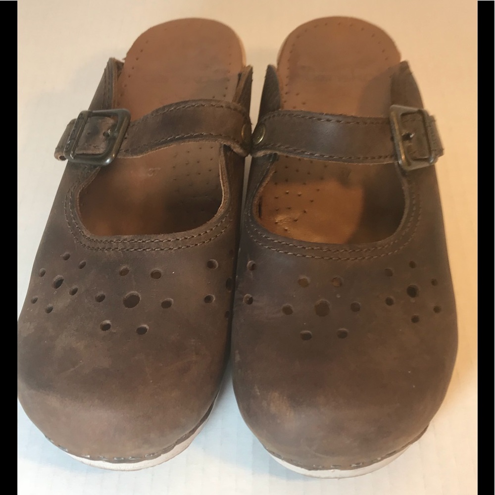Dansko brown leather women’s professional clogs 7